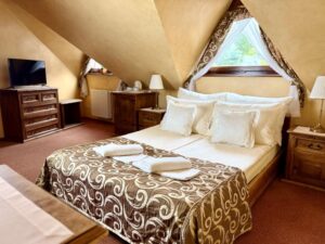 Double room economy