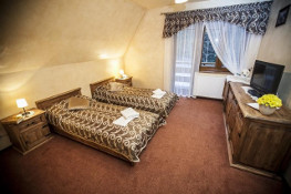 Pokoje trzyosobowe z balkonem Zakopane Hotel Dwór Karolówka