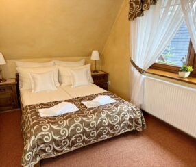 łóżko małżeńskie