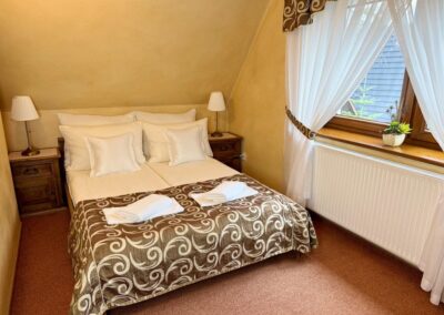 łóżko małżeńskie