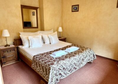 łóżko małżeńskie